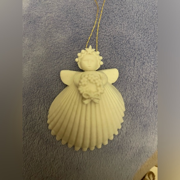 Vintage Miniature Angel Wreath Shell Ornament by Margaret Furlong 1995 - Picture 11 of 11